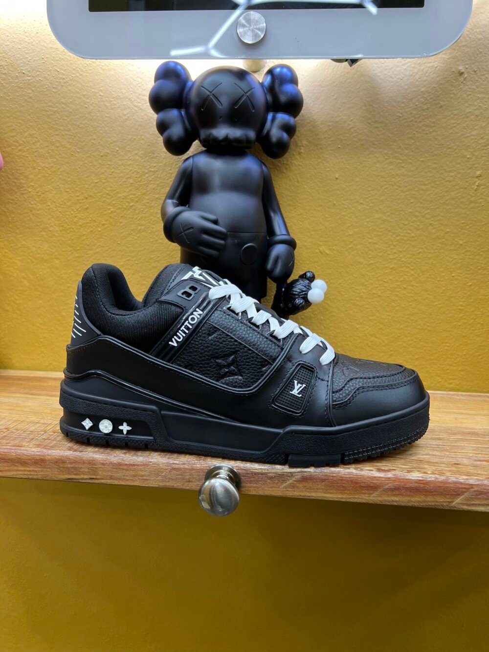 TENIS LV NEGRO/BCO