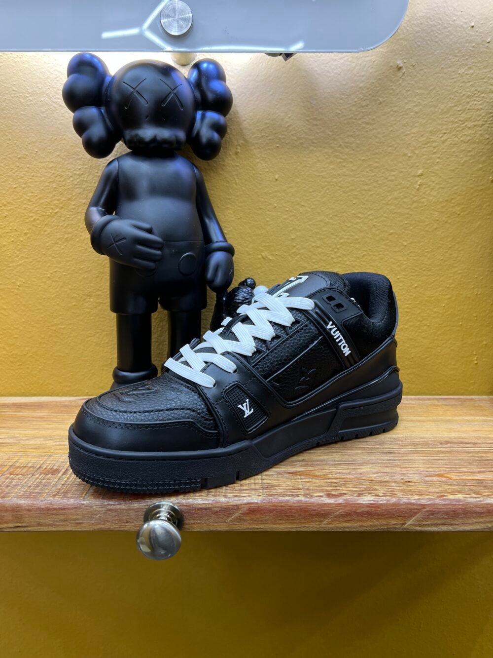 TENIS LV NEGRO/BCO - Image 2